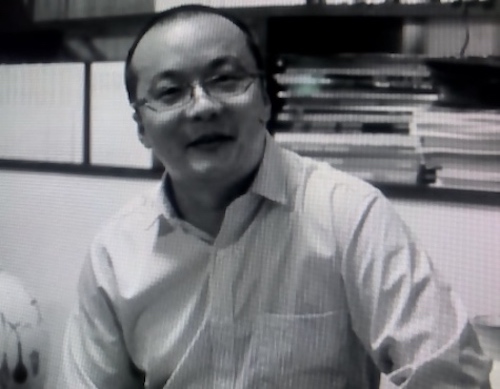 在历史的长河中，我们在逆流而上追溯源头的过程中，是采用“小马过河”还是激流猛进？在给出的那段历史河流中我们除了执著地逆流而上也要多一些快乐的顺流而下，而即使我们从河流的此岸“小马过河”式地淌到彼岸，也是极其幸福快乐的。