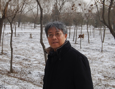 1989年2月5日，肖鲁在“中国现代艺术展”开幕后大约两小时，向自己的装置作品 《对话》开了两枪。“中国现代艺术展”是对1985年以来的新美术运动的整体展示和检验。