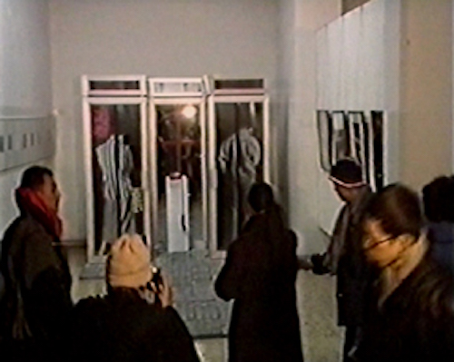 1. 装置作品《对话》的产生
1988年,我作为浙江美术学院1油画系88届毕业班的一名学生,进入紧张的毕业创作阶段。我的毕业班导师是郑胜天2、胡振玉3、汪诚一4。